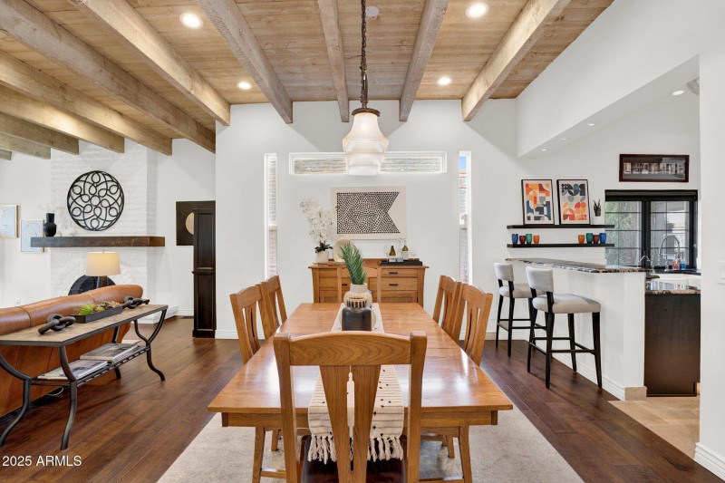 Sophisticated Dining Room