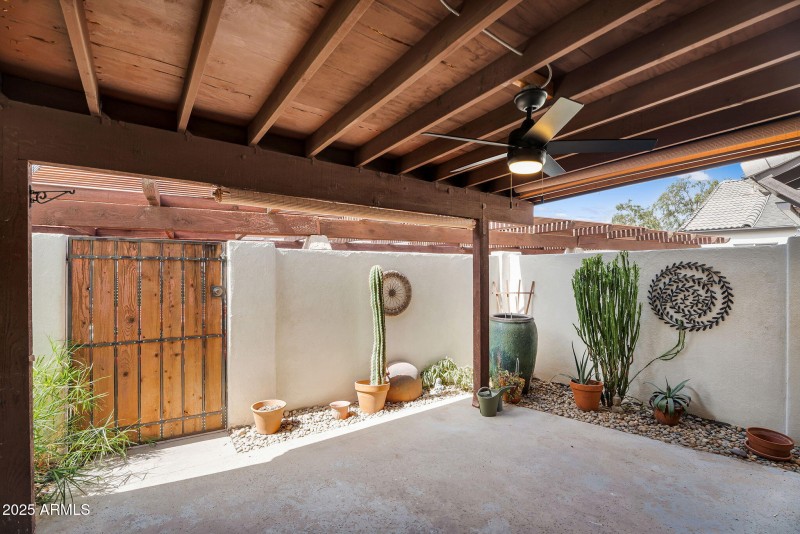 1138 E KALER DR, Phoenix