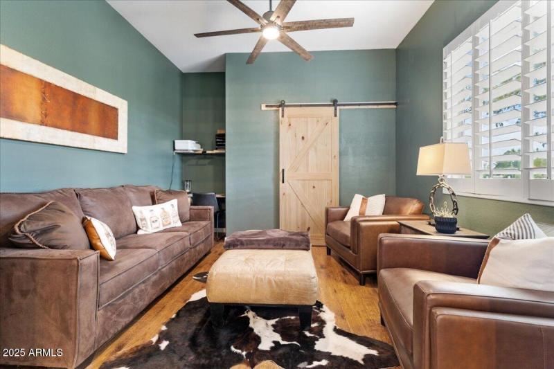 16-Sitting Room
