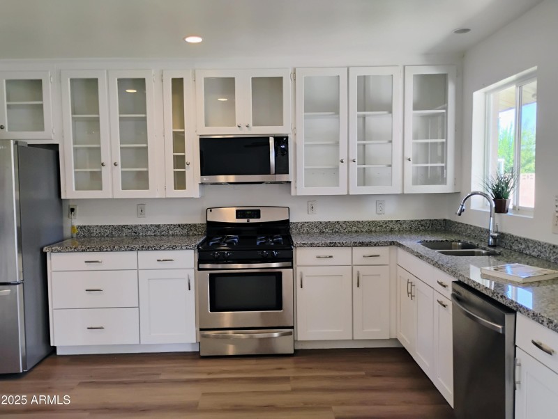 Wow! Soft Closing Cabs!