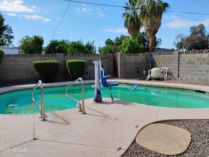 Wonderful yard with pool!