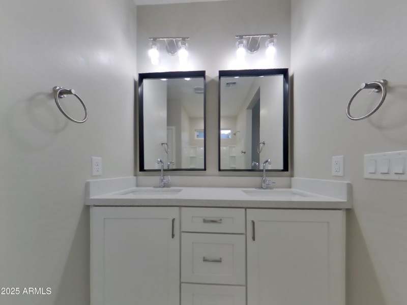 9_pc_n9zut40WC0_tnUxM8NSiW_layout_1