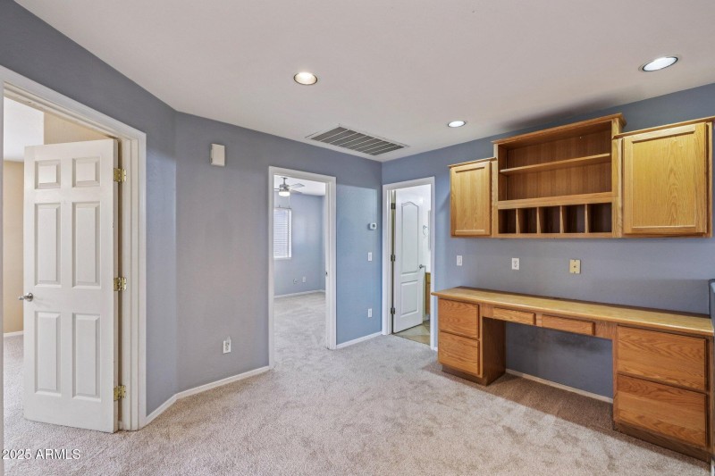 26 Loft desk