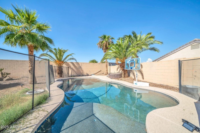 Beautifully shaped pool