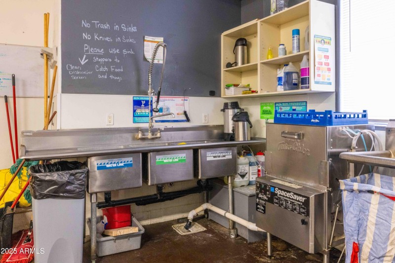 Dishwashing Station