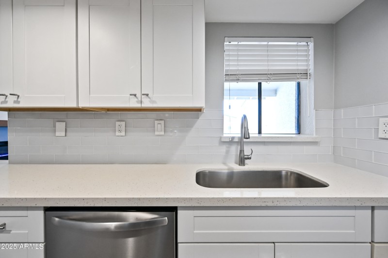 8-6480N82S210-ocupix