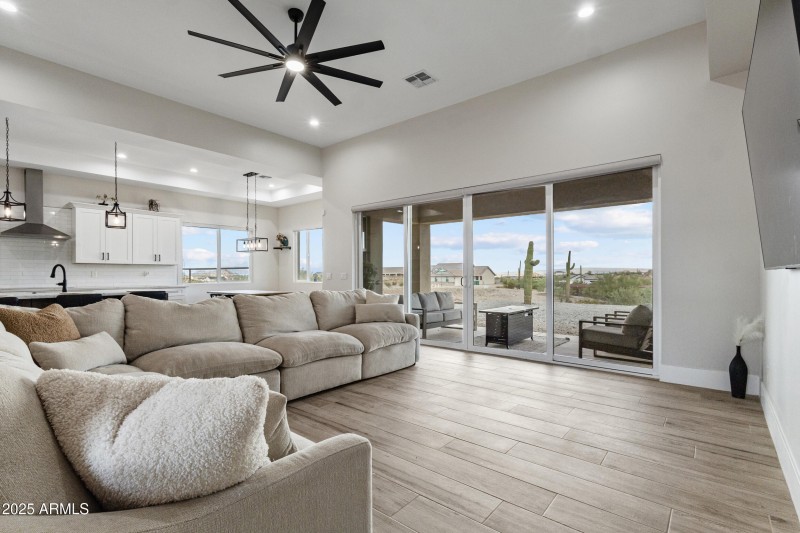 Sliding Glass Door w/ Automatic Shade