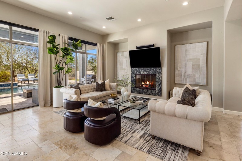 3-web-or-mls-D46A3346