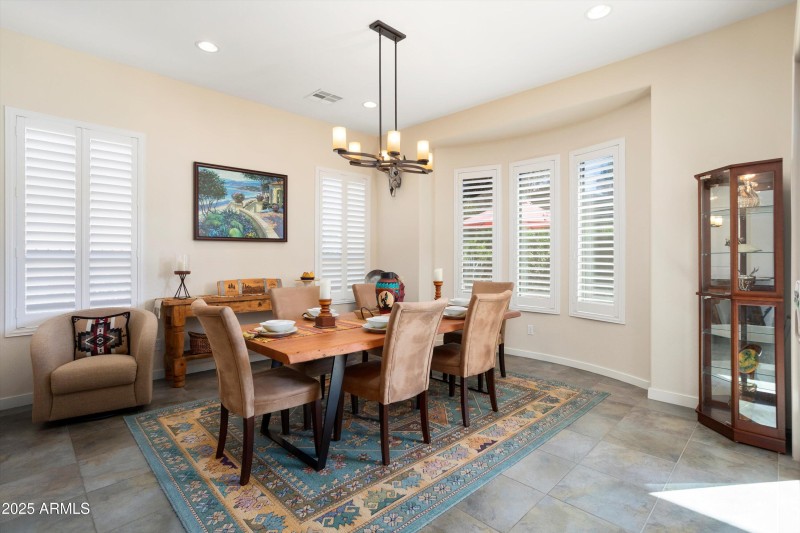 DINING AREA FEATURES