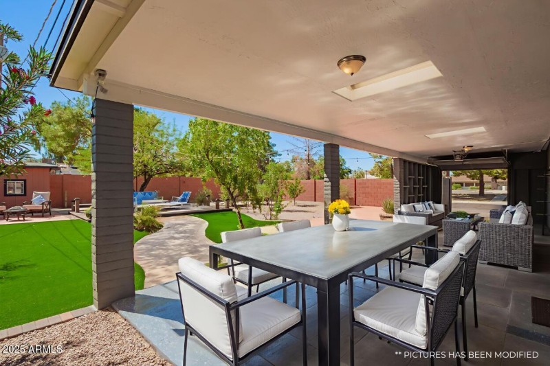 2201 E KINGS Avenue - Backyard