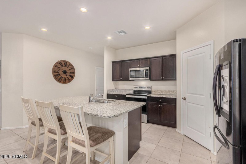 chef's kitchen with island