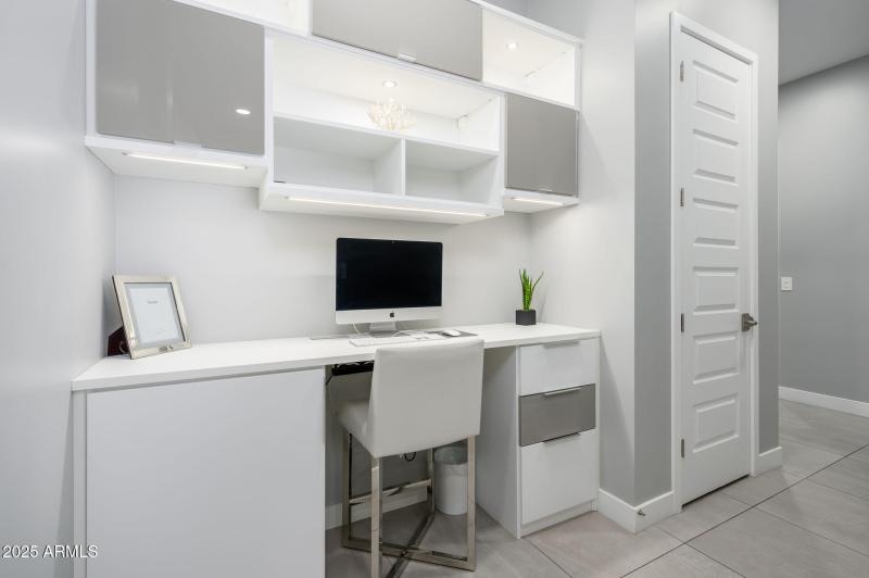 drop center/work station