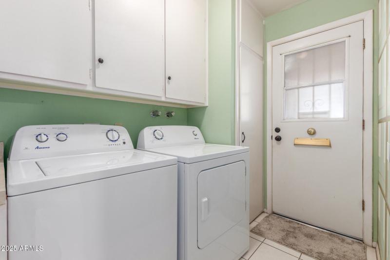 Laundry / Carport entry