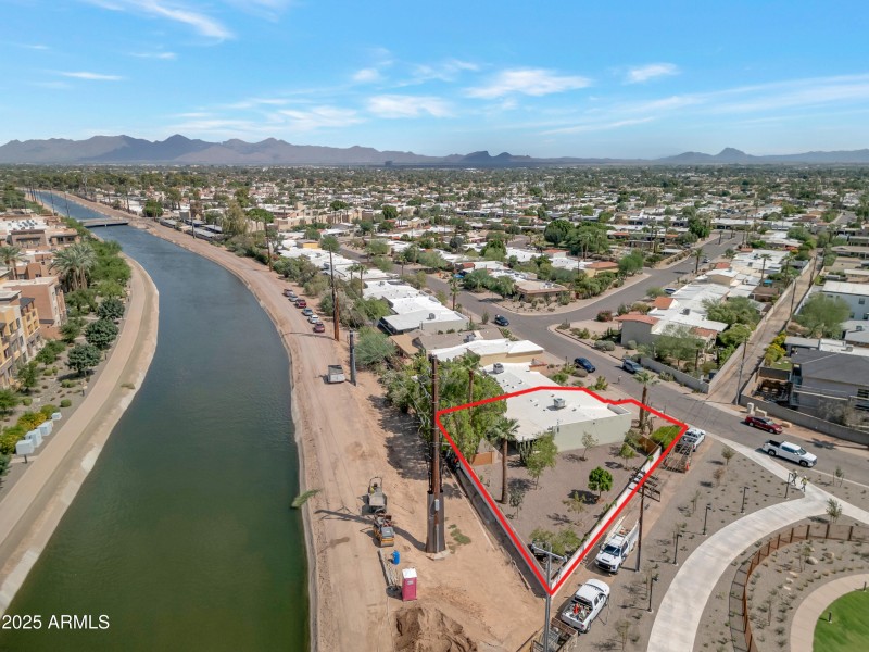 Just off miles of Arizona Canal trails.