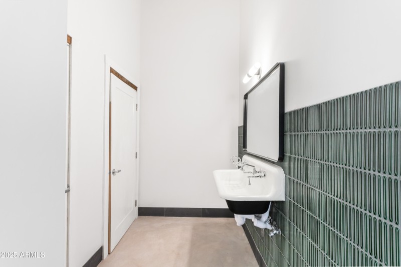 2 Stall Guest Bathroom