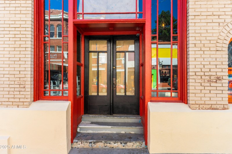 Santos - 76 Main St