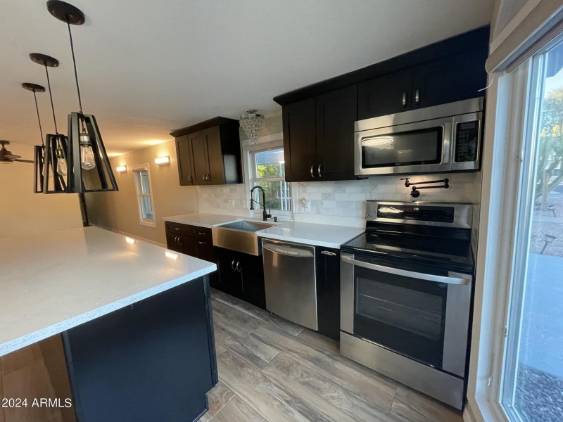 072 kitchen 2
