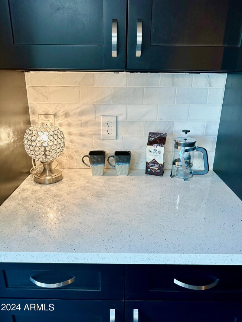 072 COFFEE BAR