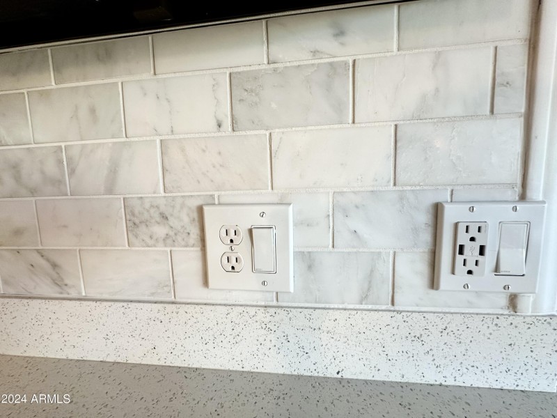 072 BACKSPLASH
