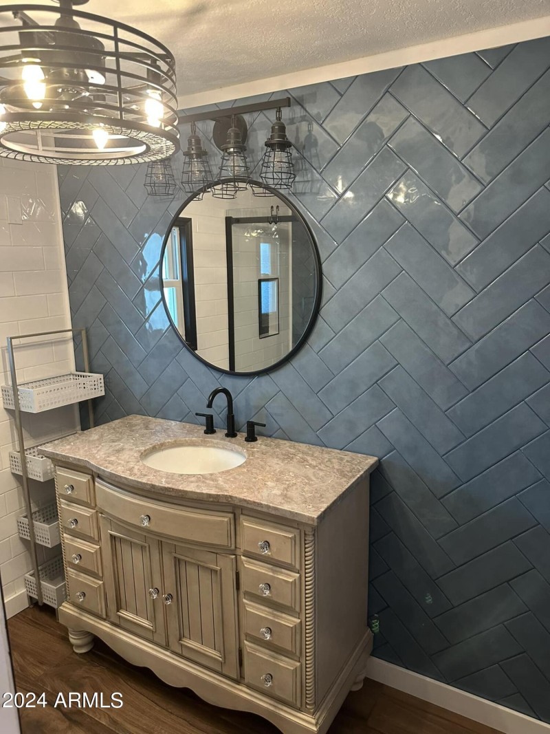 072 BATHROOM 2
