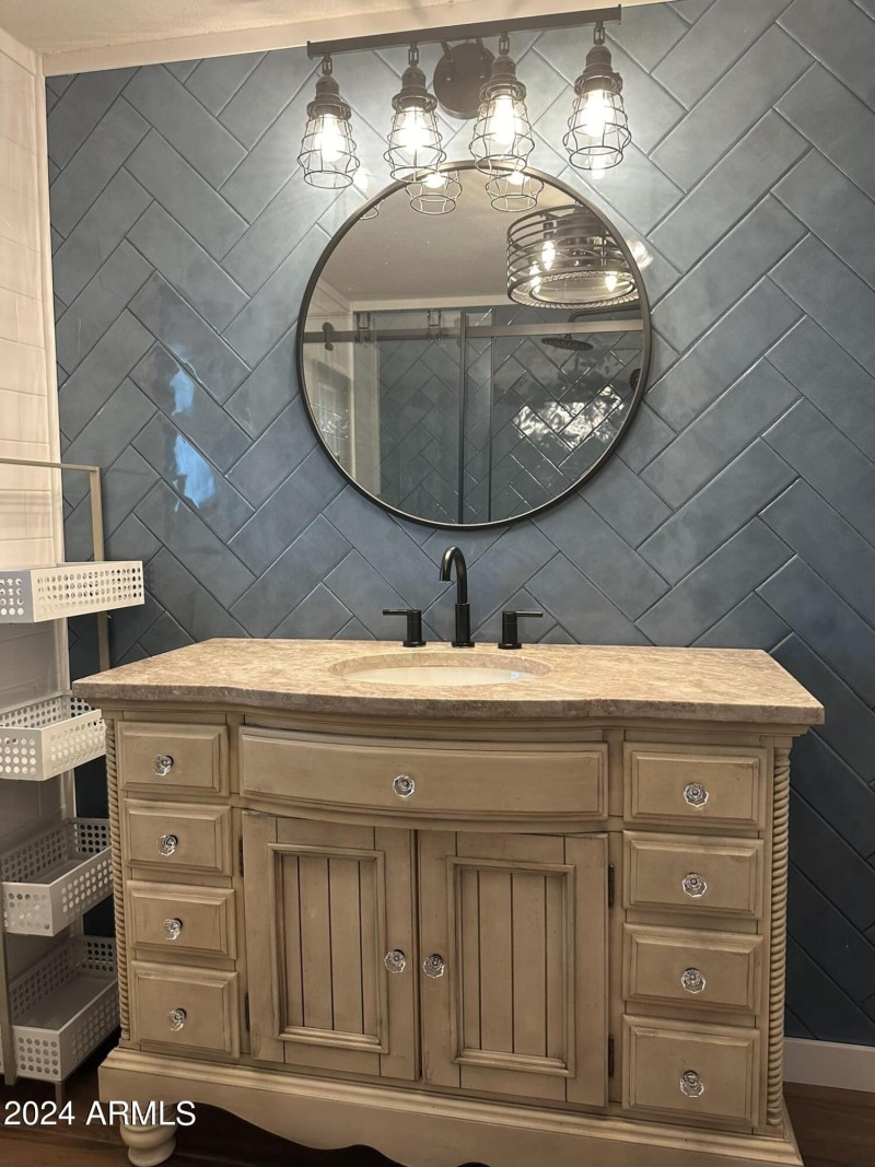 072 BATHROOM 3