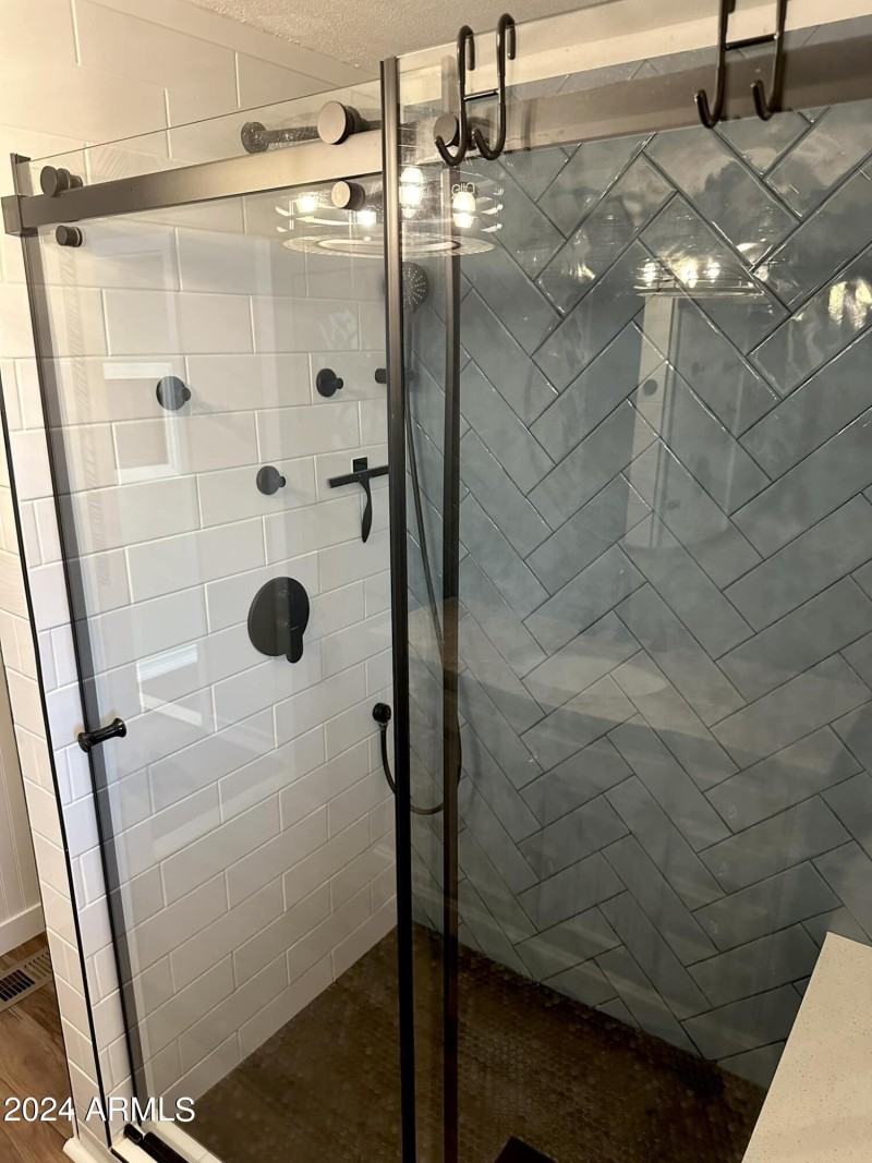072 BATHROOM 5