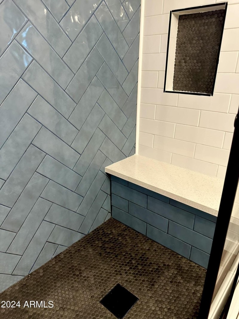 072 BATHROOM 6