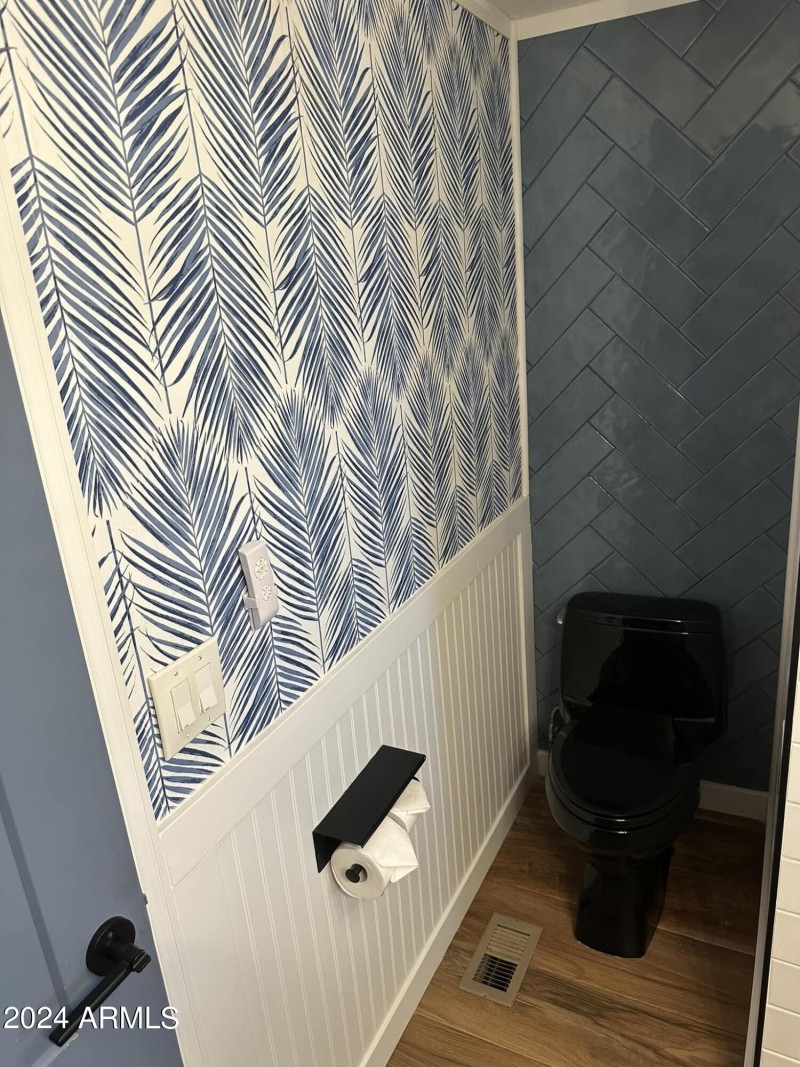 072 BATHROOM 4