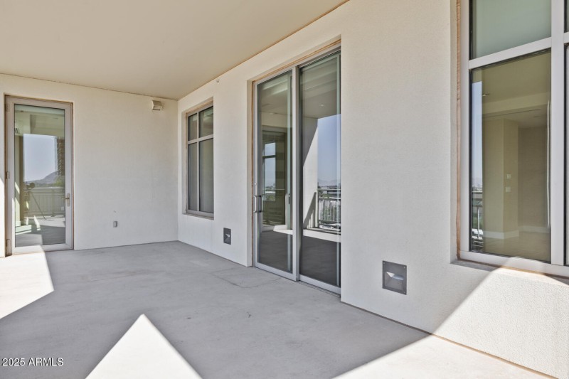 2211 E Camelback Rd - 333