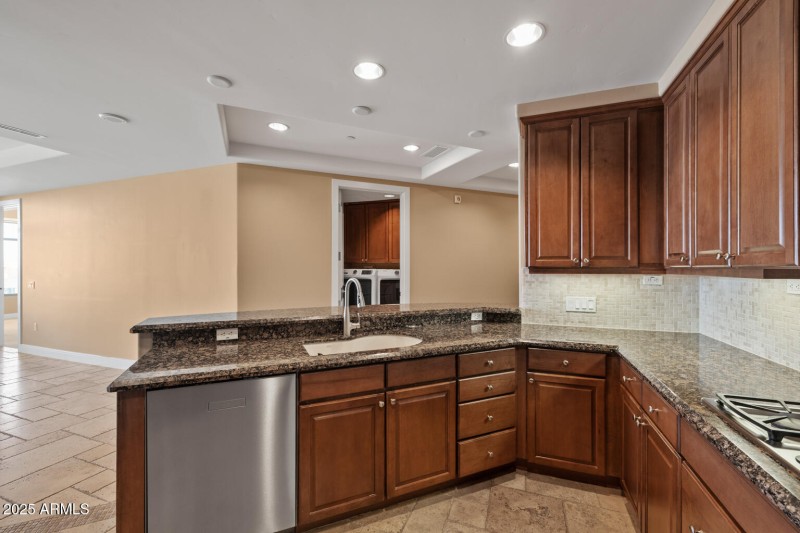 2211 E Camelback Rd - 253