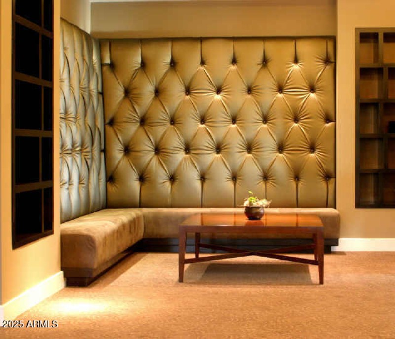 2211 - Club Room