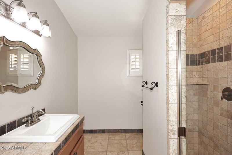 Primary Wing-Hall Bath