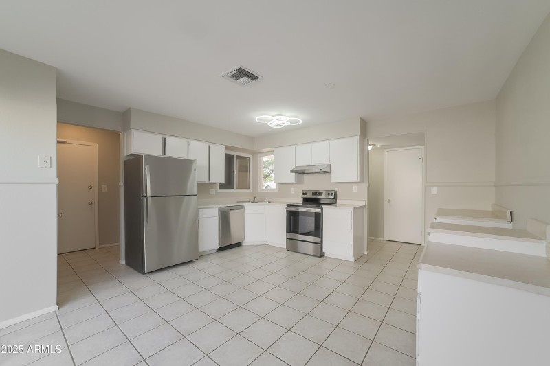 1019221.6616 W VOGEL AVE - Kitchen