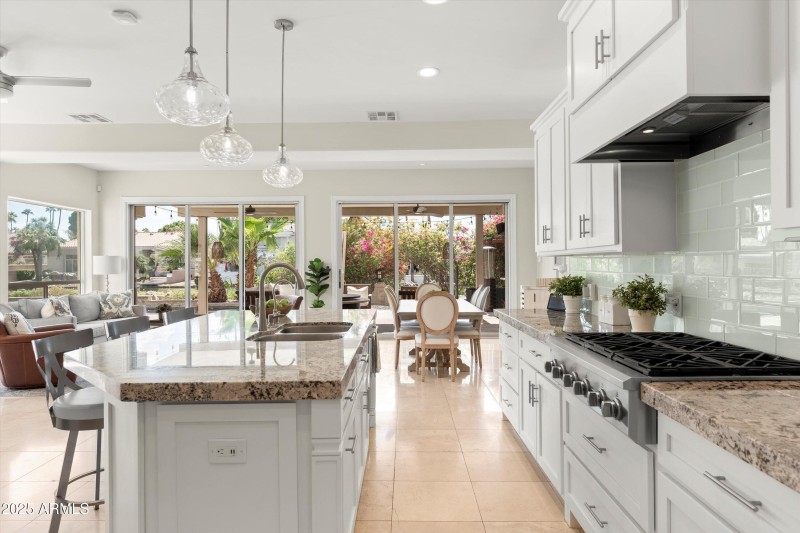 Beautifully appointed kitchen