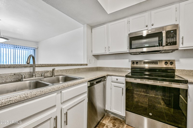 13-1331WBR219-ocupix