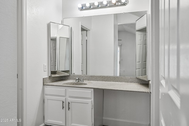 21-1331WBR219-ocupix