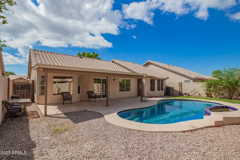 32 - San Tan
