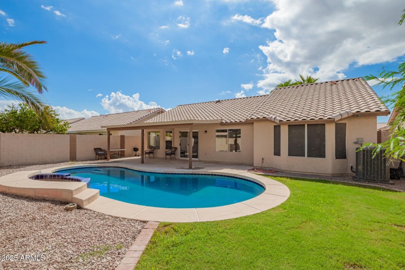 33 - San Tan