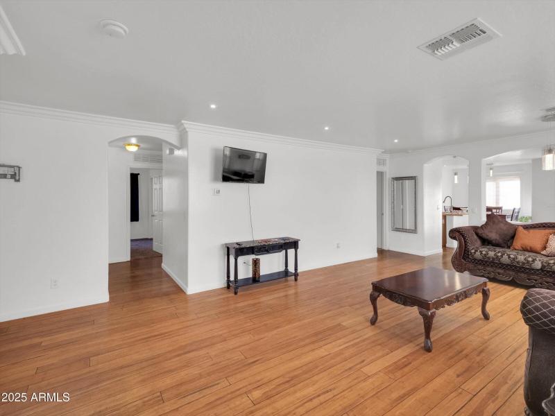 06-10911 W Meadowbrook Avenue-6