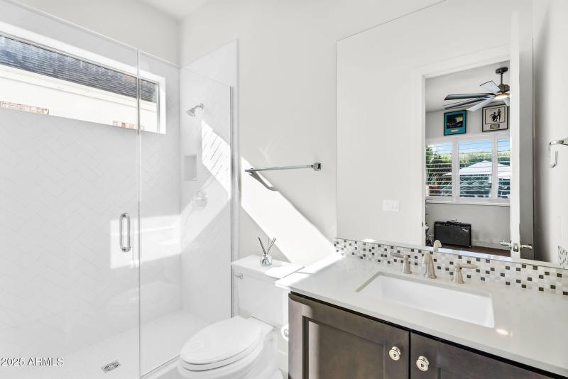 Bedroom #4 ensuite bathroom