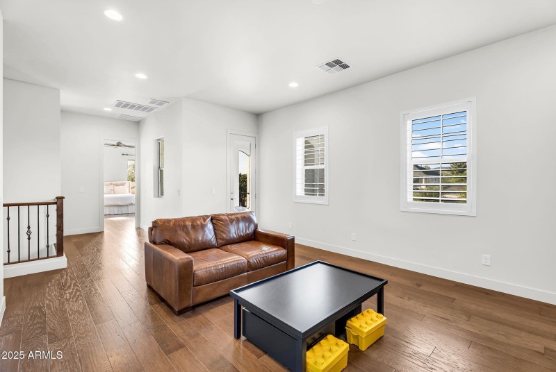 Large upstairs bonus room