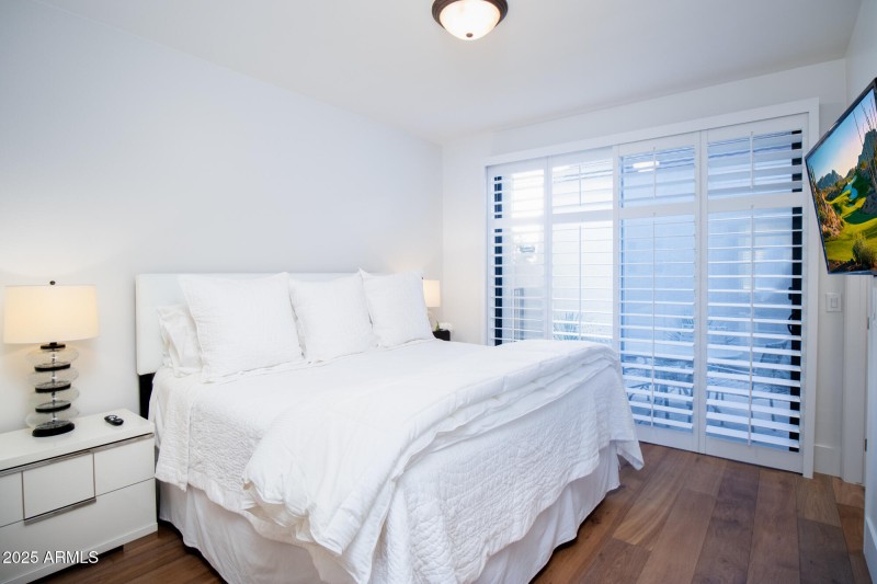 LOVELY GUEST BEDROOM W WALK IN CLOSET