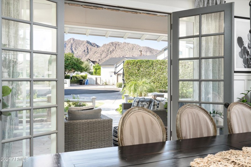 6113 E Calle Del Norte