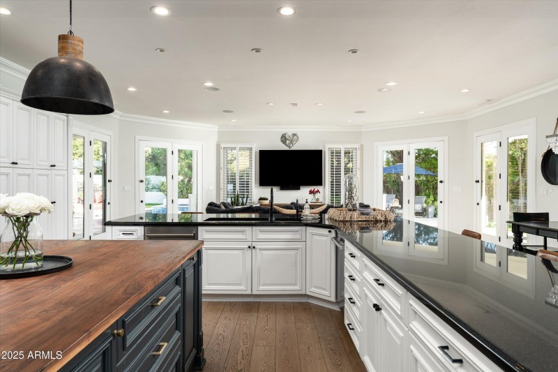 6113 E Calle Del Norte