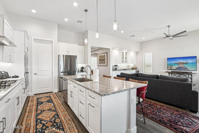 13-web-or-mls-W Fairmount Ave-S2809-012