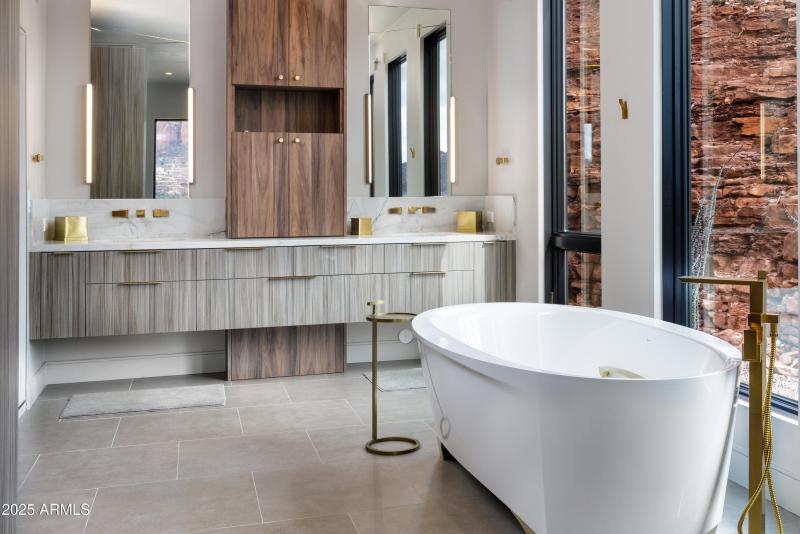 109 Summit Way Master Bathroom 1