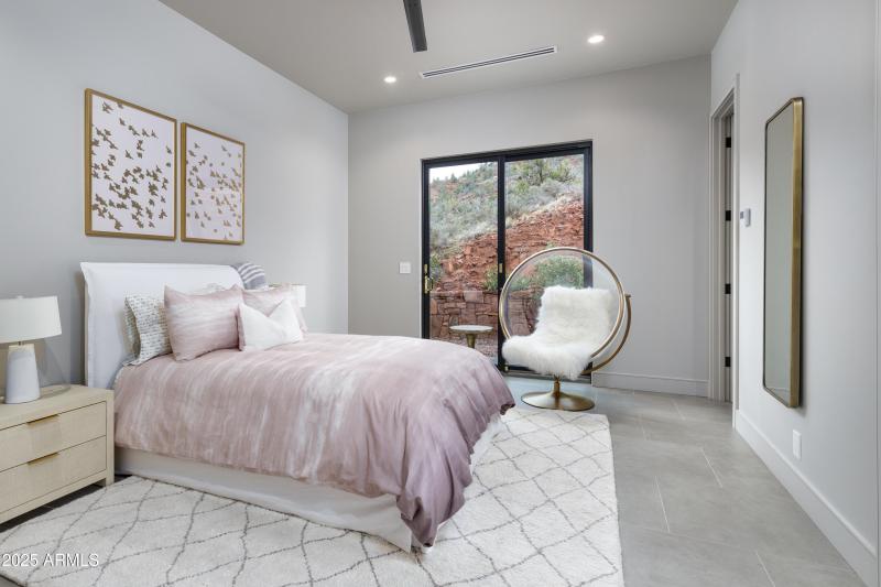 109 Summit Way Guest Bed 2