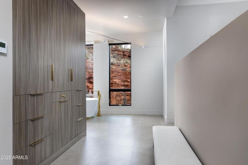 109 Summit Way Master Entrance