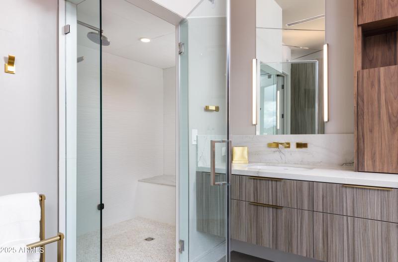 109 Summit Way Master Bathroom 2