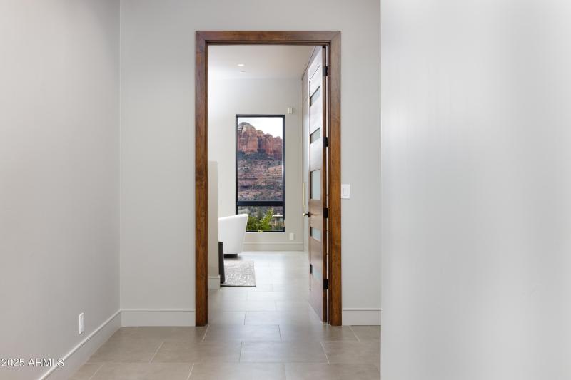 109 Summit Way Hallway